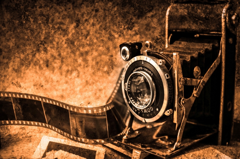 photographe-LUCERAM-min_light-wood-night-camera-photography-vintage-1245236-pxhere.com